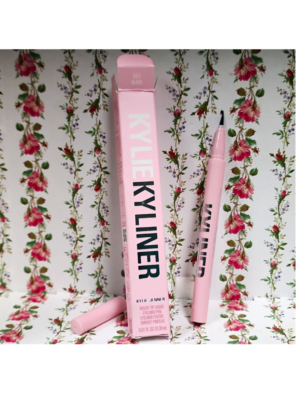 Kylie Jenner Kyliner Brush Tip Liquid Eyeliner Pen 001 Black 0.01oz